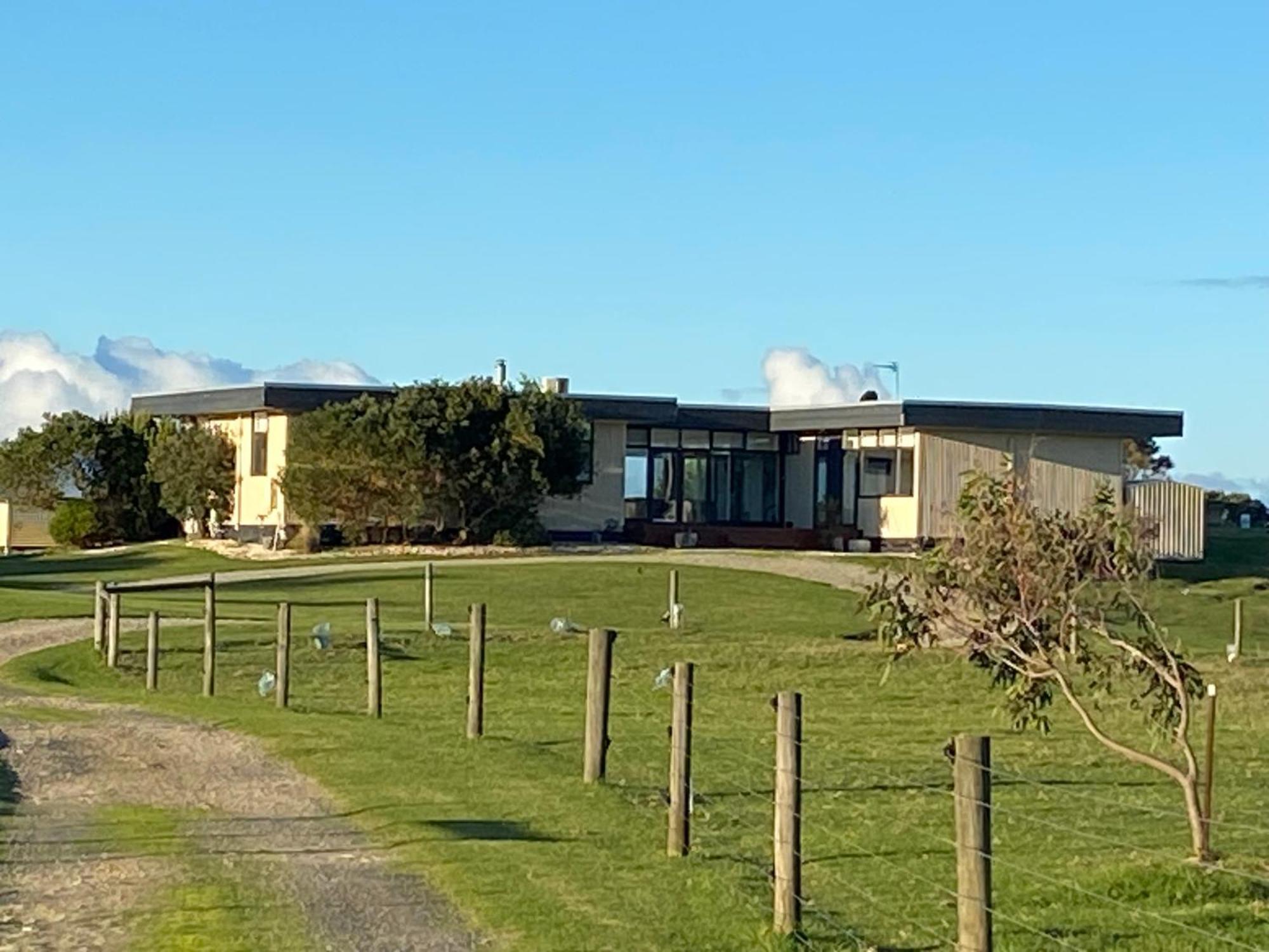 Driftwood Villas Sandy Point Exterior photo