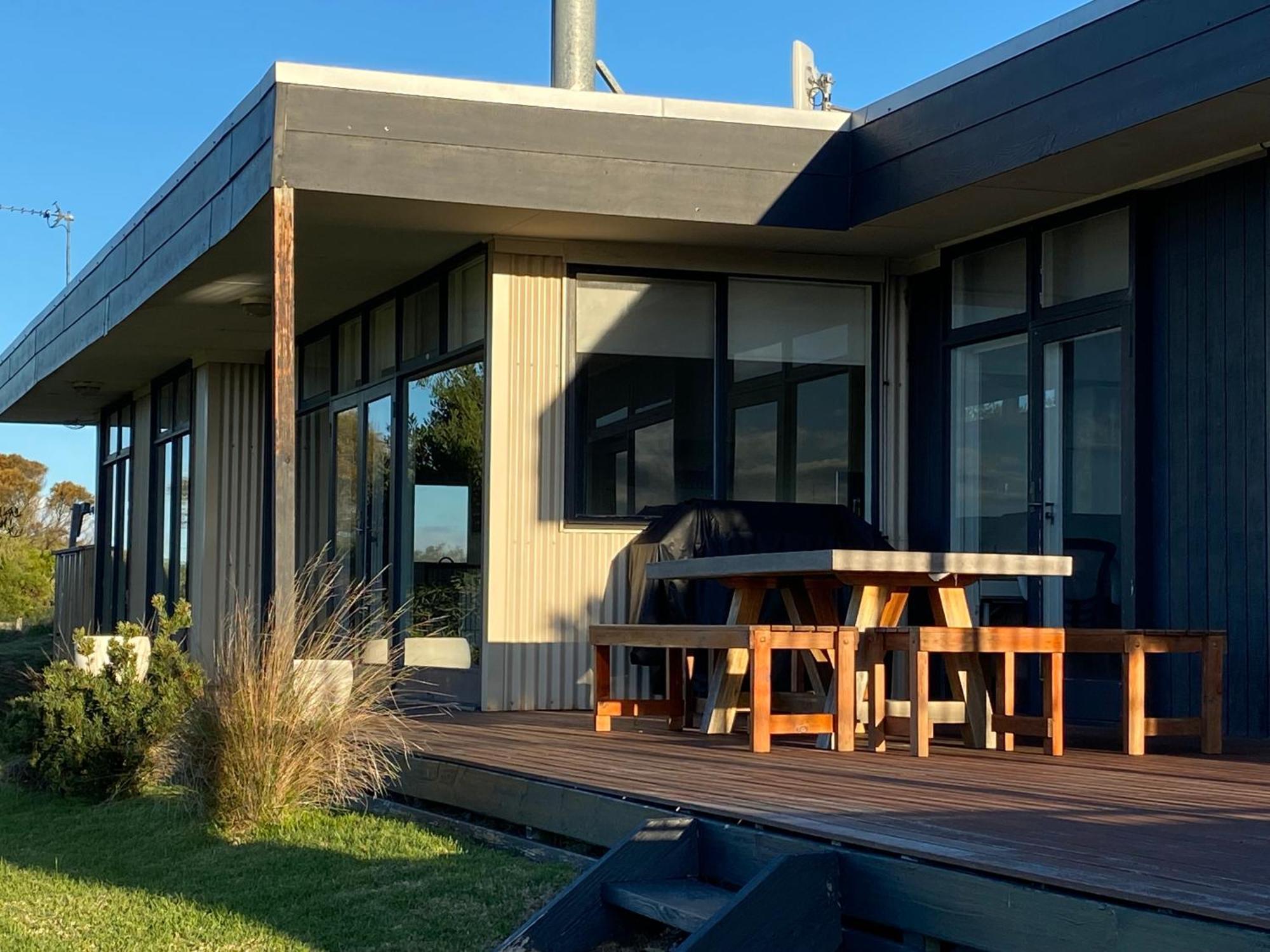 Driftwood Villas Sandy Point Exterior photo