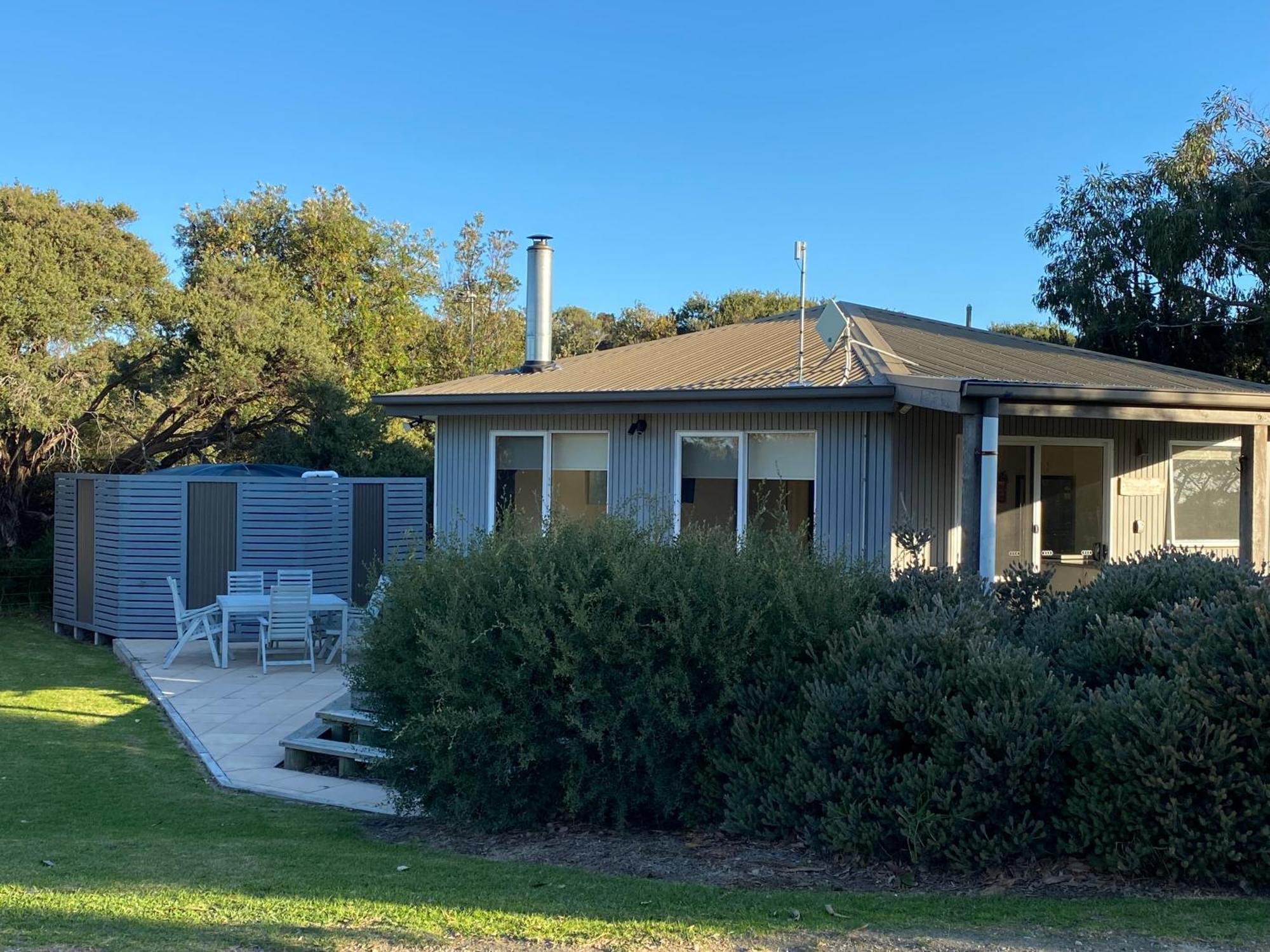 Driftwood Villas Sandy Point Exterior photo